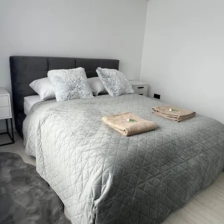 Skau Piano Family & Business Free Parking * Bratislava